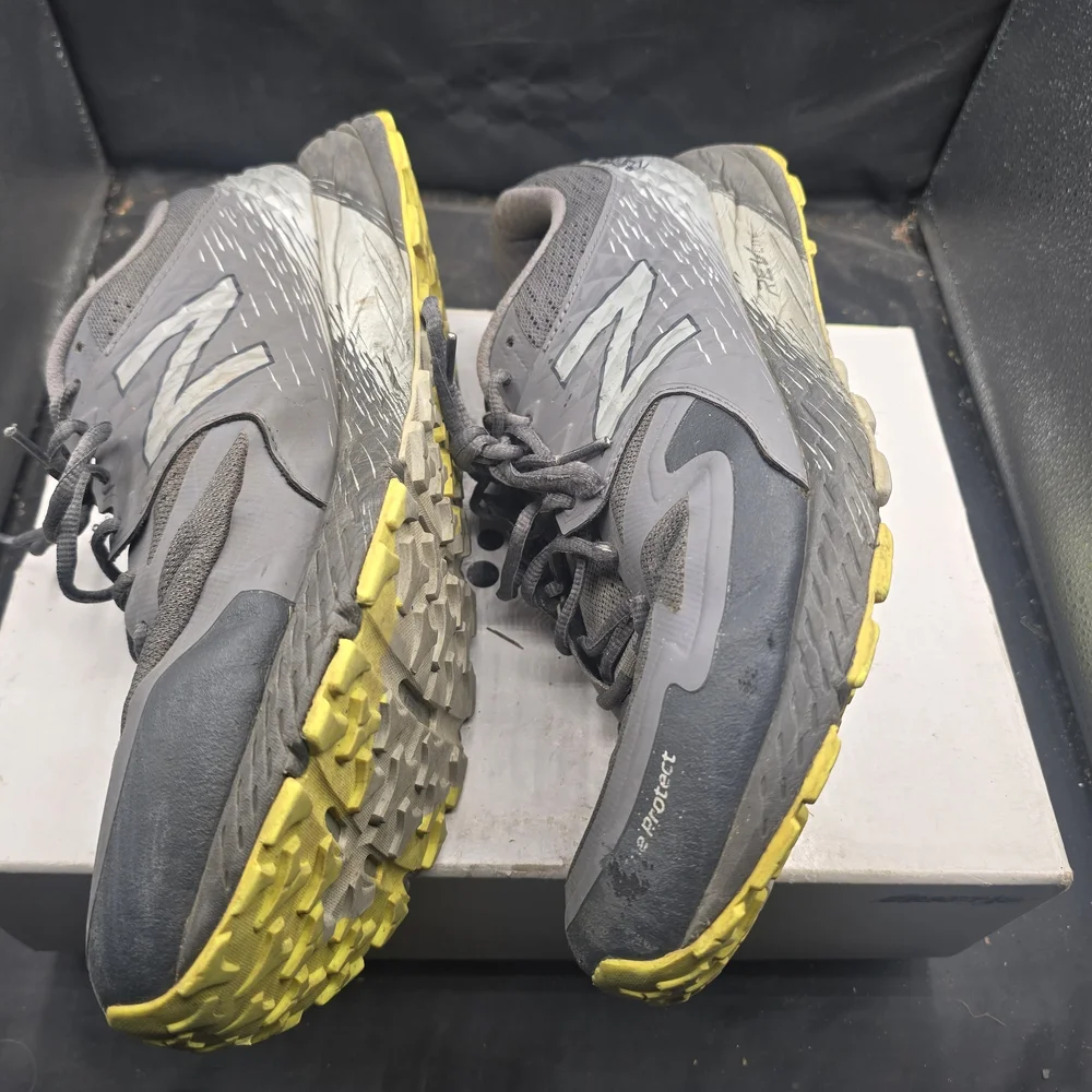 New Balance Gray Mesh‎ and Synthetic Athletic Sneakers